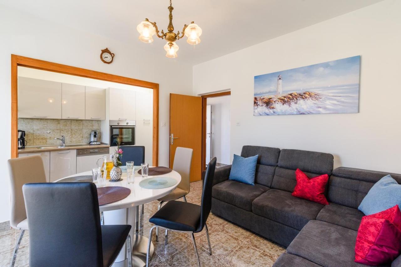 Apartments With A Parking Space Kastel Kambelovac, Kastela - 15480 Ngoại thất bức ảnh