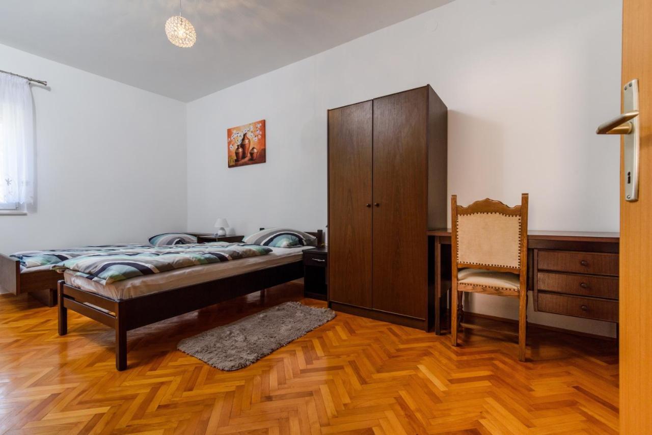Apartments With A Parking Space Kastel Kambelovac, Kastela - 15480 Ngoại thất bức ảnh